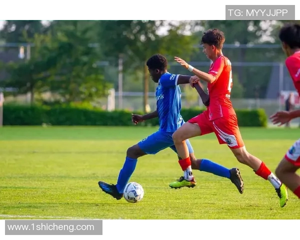 外国球星点评中国小朋友踢足球技巧与未来潜力分析